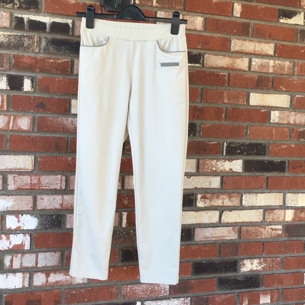 Women’s Tan Capris size small MADE IN KOREA🇰🇷